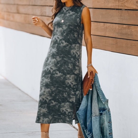 Sleeveless Tie dye soft knit midi dress